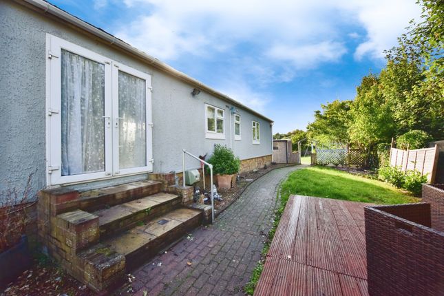 23, Riverside Park, East Farleigh photo 3