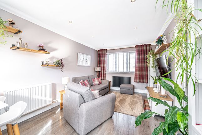 8, Coventry Place, Kinross photo 2