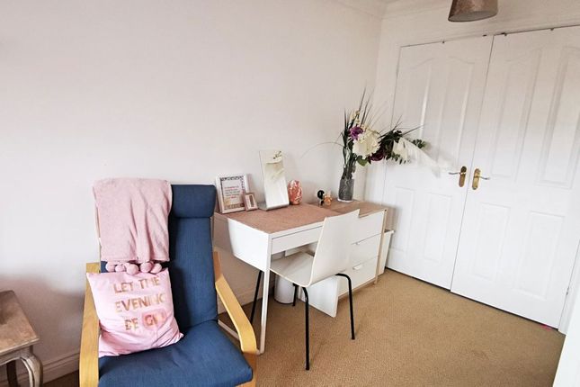 Room 1, 4, Fitzwilliam Court, Northants photo 4