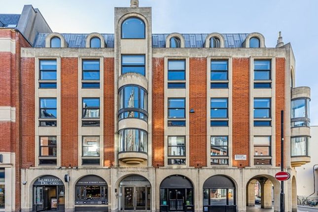 Office to let in Mayfair