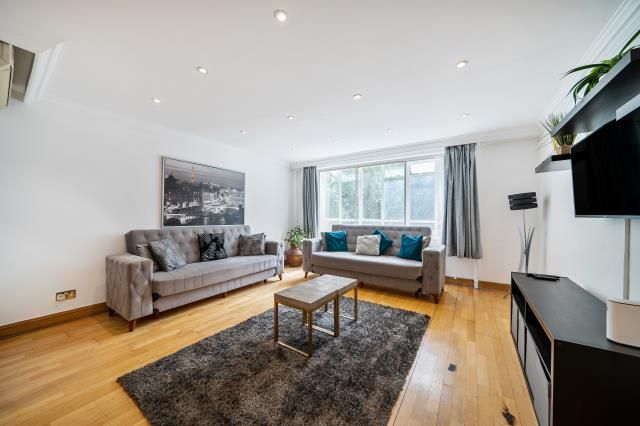 Flat 4, 4-5, Hyde Park Place, London, W2 2LH, London photo 2