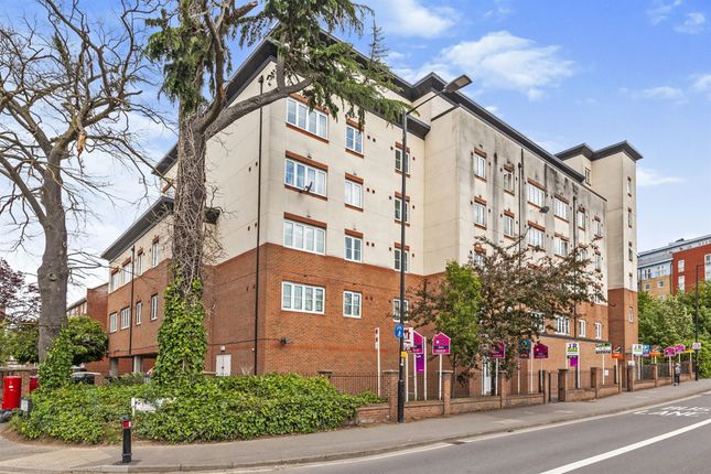Flat for sale in Bath Road, Slough