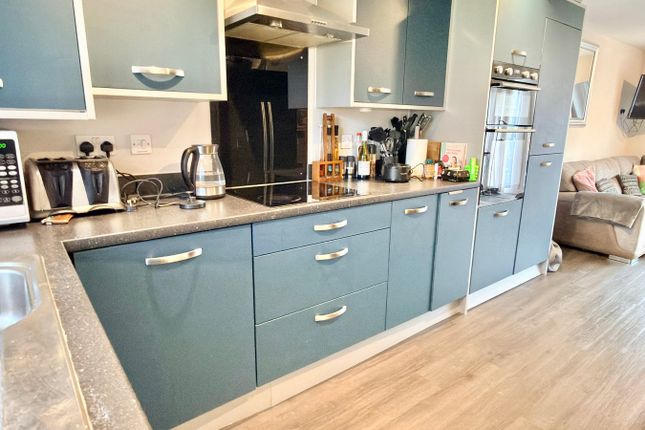 8, Gainsborough Walk, Tewkesbury photo 3