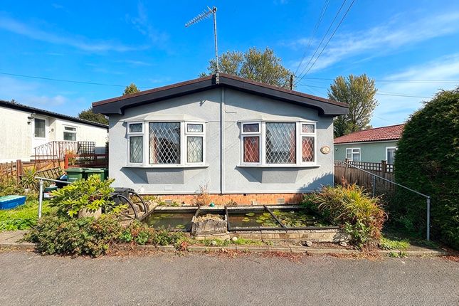 2-bed caravan on 4 Layborne Avenue, Cummings Hall Lane, Romford, £150,000
