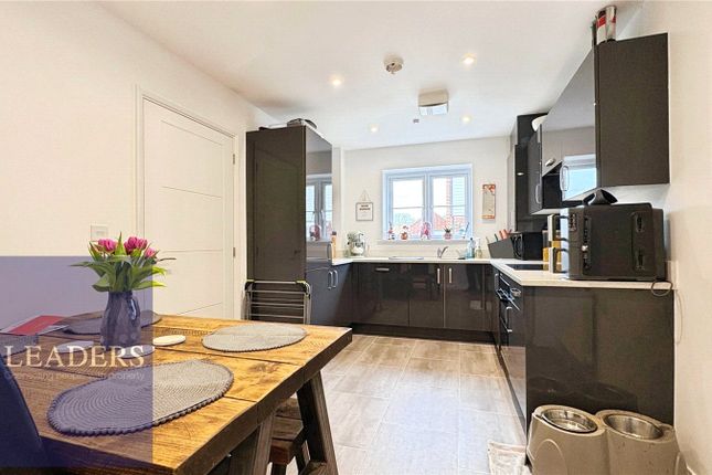 8, Baron Way, Halstead photo 4