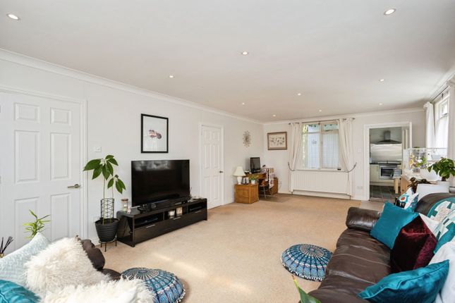 205, Hadlow Road, Kent photo 2