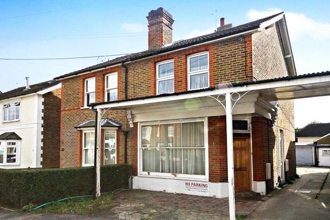 Thumbnail Flat for sale in Endsleigh Road, Merstham, Surrey