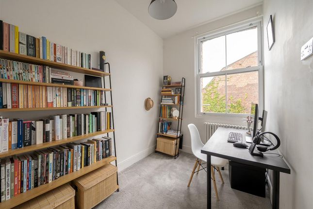 Flat Flat B, 39, Priory Park Road, London photo 2