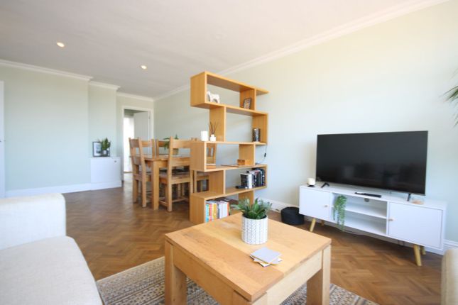 Flat 10, block A, Les Quennevais Park Flats, St Brelade photo 4