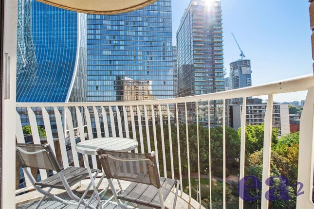 Thumbnail Flat for sale in Cascades Tower, 4 Westferry Road, Docklands