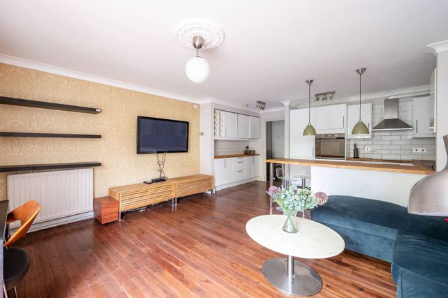 Thumbnail Flat to rent in King George Square, Richmond