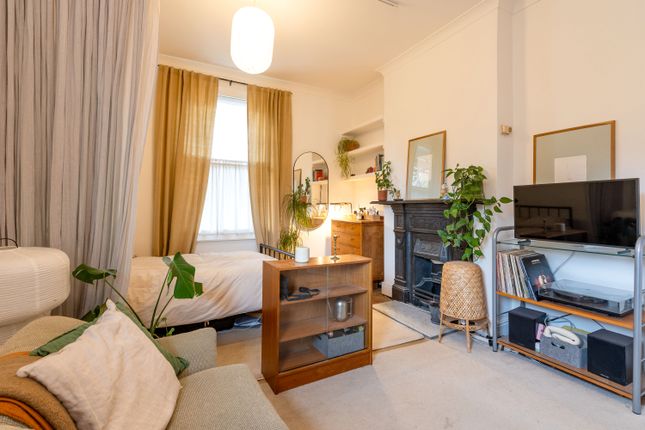 183f, Evering Road, London photo 3