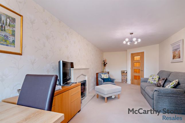 34, Thackrah Court, Leeds photo 4