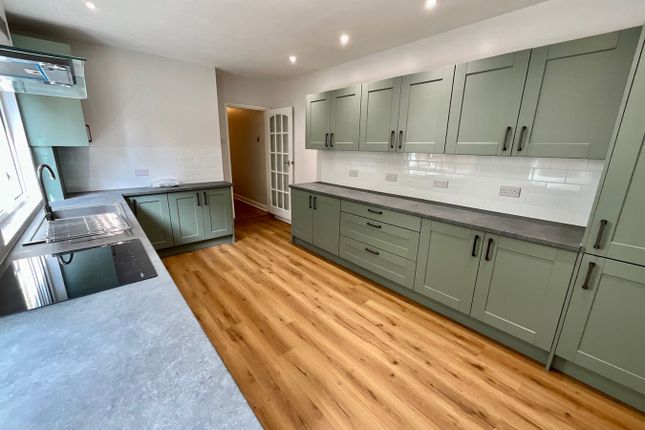 25, Holliers Hill, Bexhill-on-Sea photo 2