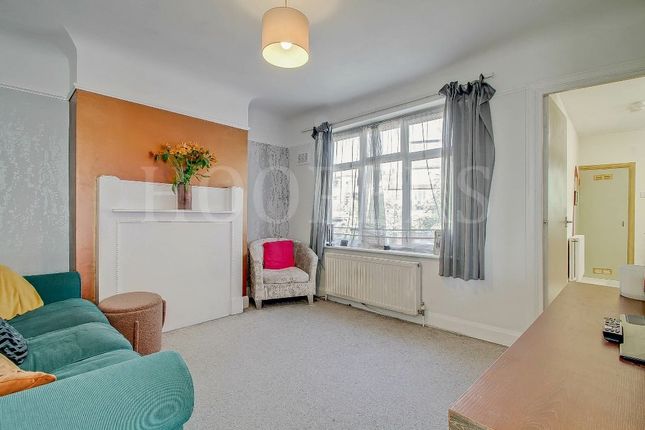 2-bed flat on 106a, Tanfield Avenue, London, £350,000