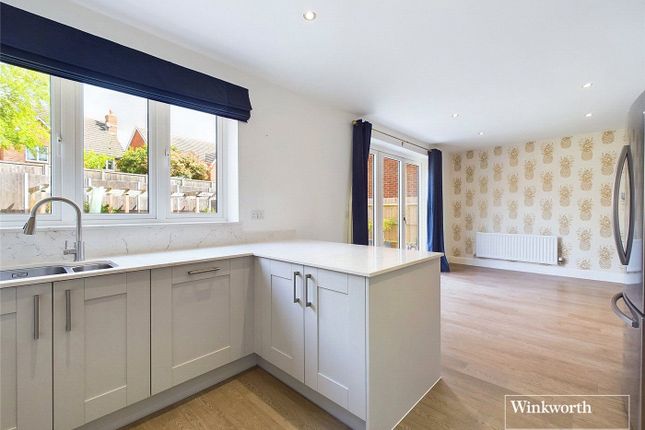 22, Allen Way, Reading photo 2
