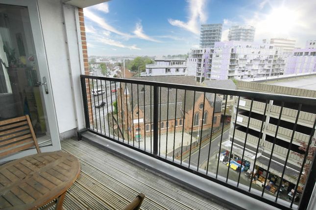 Flat for sale in Leyland Court, Romford, Essex