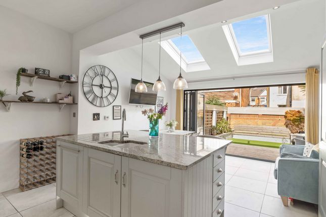 135, Ravensbury Road, London photo 2