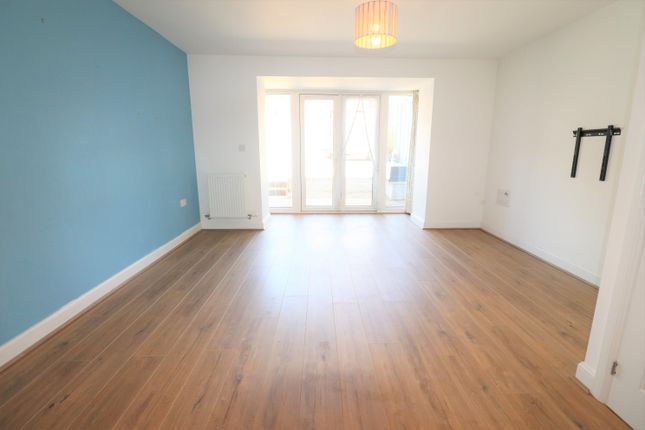 5, Foster Drive, Dartford photo 3