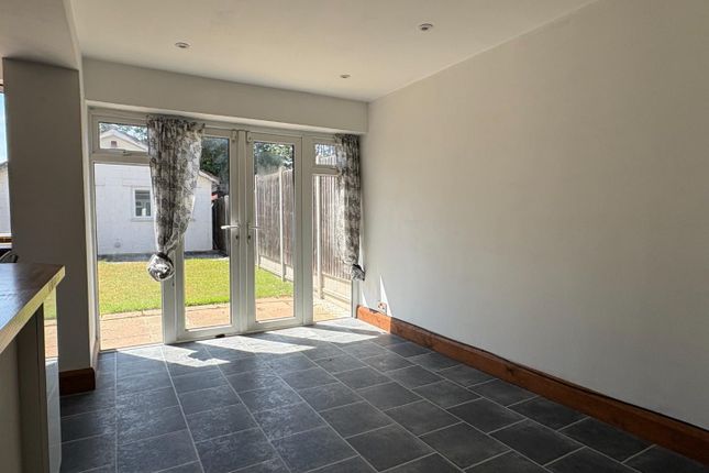 6, Dennis Road, Gravesend photo 4