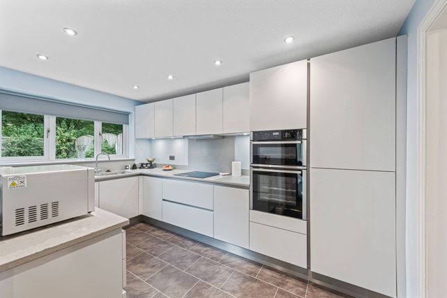 58 Petersham Drive, Warrington photo 2