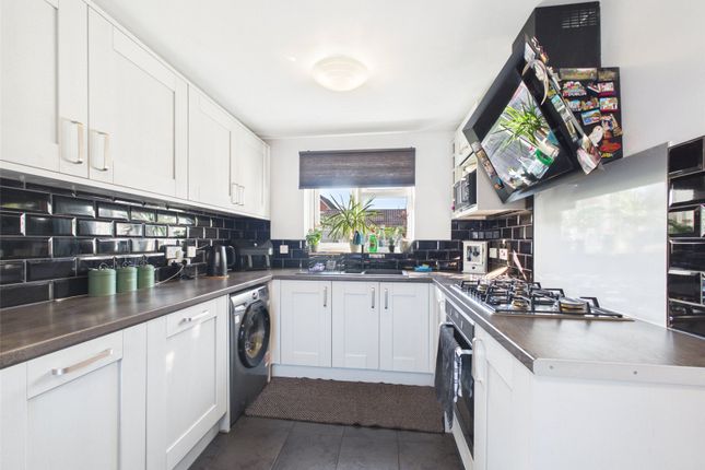 15, Garlandstone Walk, Gloucester photo 2