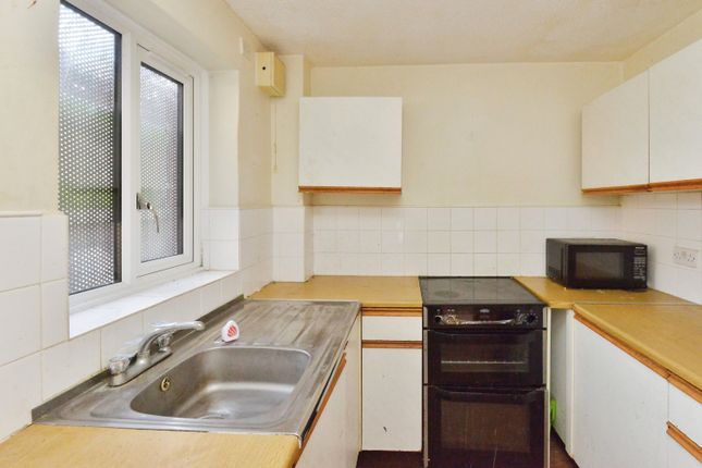 44, Buzzacott Lane, Milton Keynes photo 3