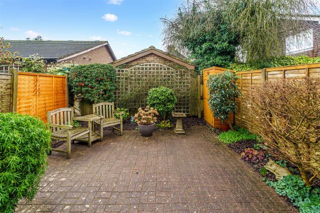 9, Maybury Close, Tadworth photo 2