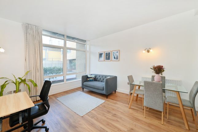 Flat to rent in Gainsborough House, Canary Wharf