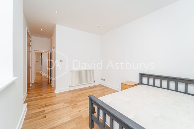 Flat to rent in Thrawl Street, London