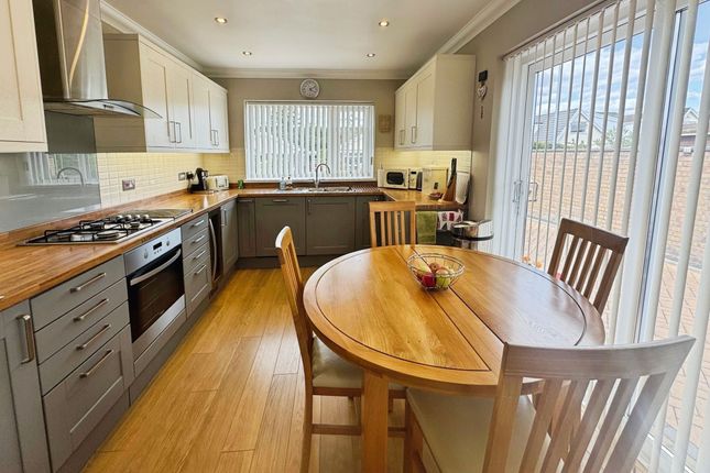 29 Crymlyn Parc, Neath photo 3