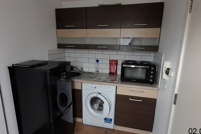 Studio to rent in West Street, Normanton