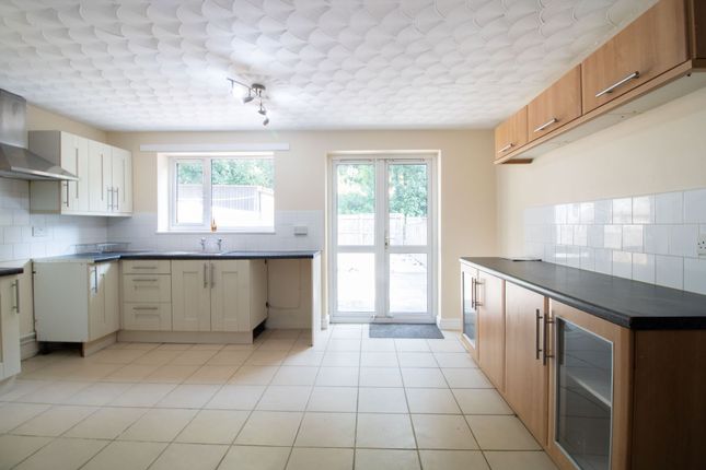 70 Risca Road, Newport photo 4