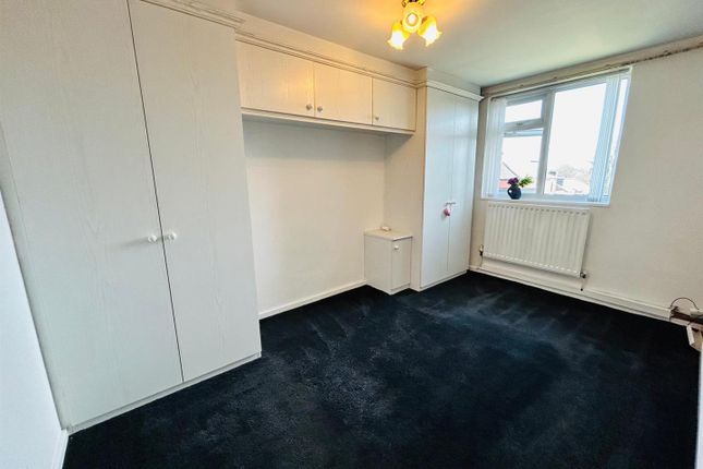 53, Nowell Court, Middleton photo 4