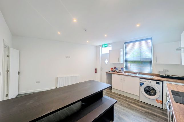 Room 4, 137, Burlington Road, West Yorkshire photo 5
