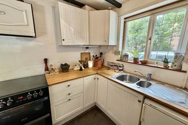 3, Manor Close, Didcot photo 2
