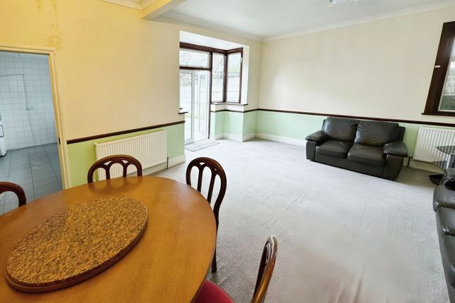 22a Welldon Crescent, Harrow photo 3