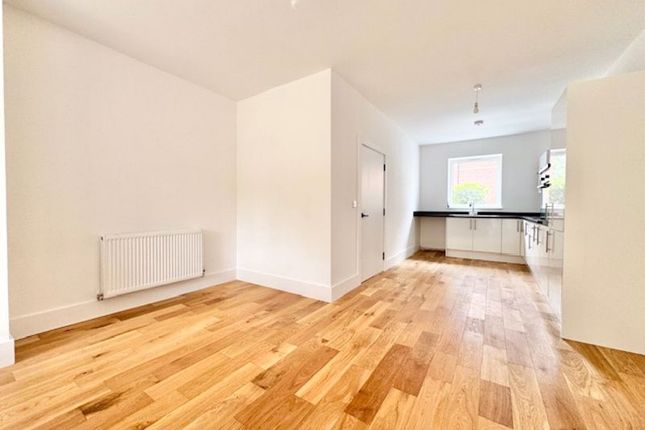 7 The Curve, Welholme Avenue, Grimsby photo 3