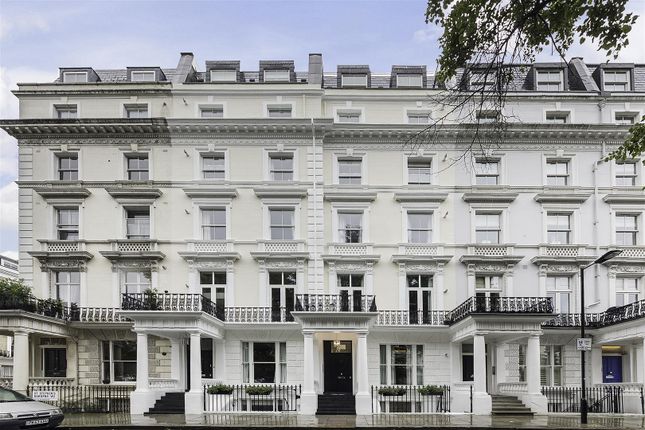 Flat for sale in St Stephens Gardens, Notting Hill, London