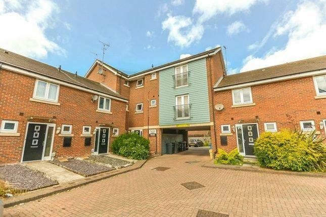 Thumbnail Flat for sale in 10 Sandwell Park, Hull