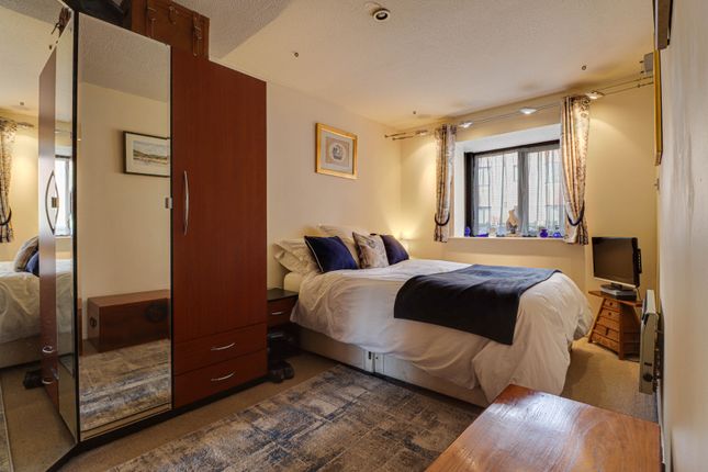 Peakes Place, Granville Road, St Albans photo 4