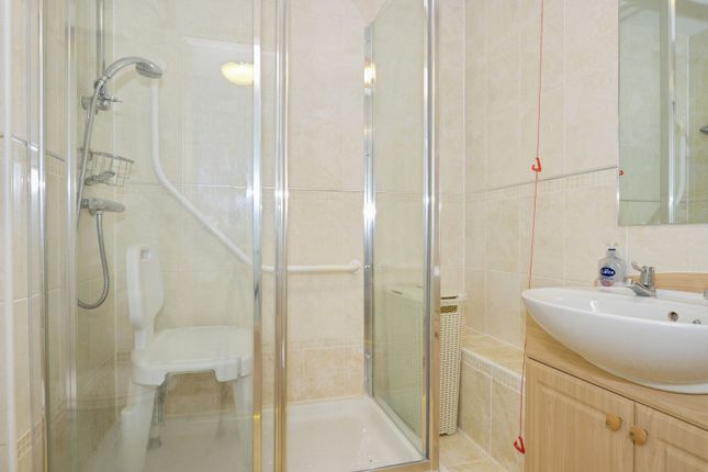 8, Pheasant Court, Watford photo 4
