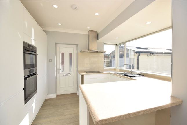 12, Newlay Wood Crescent, Leeds photo 4
