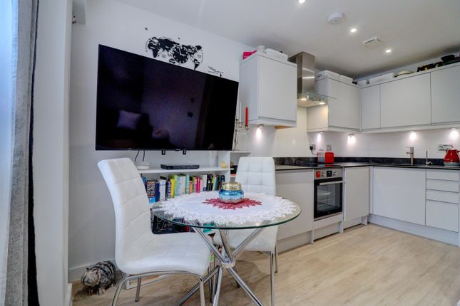 Flat to rent in Bellfield Road, High Wycombe, Buckinghamshire