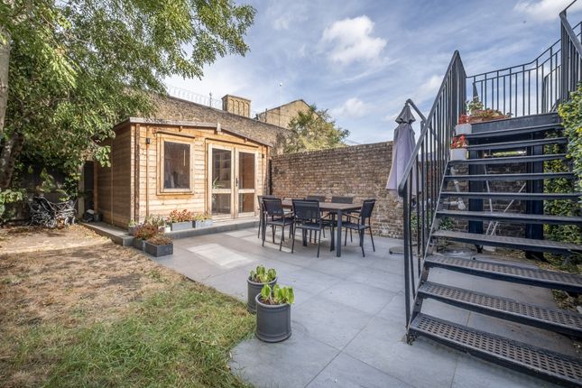 16, Heathfield Square, London photo 3