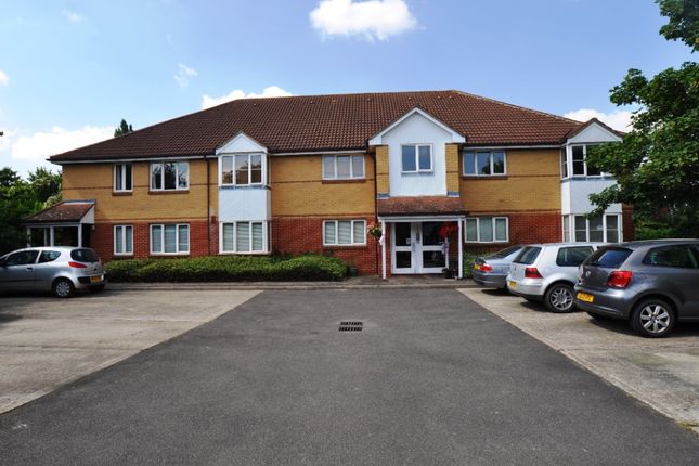 Thumbnail Flat to rent in Chestnut Court, Hitchin