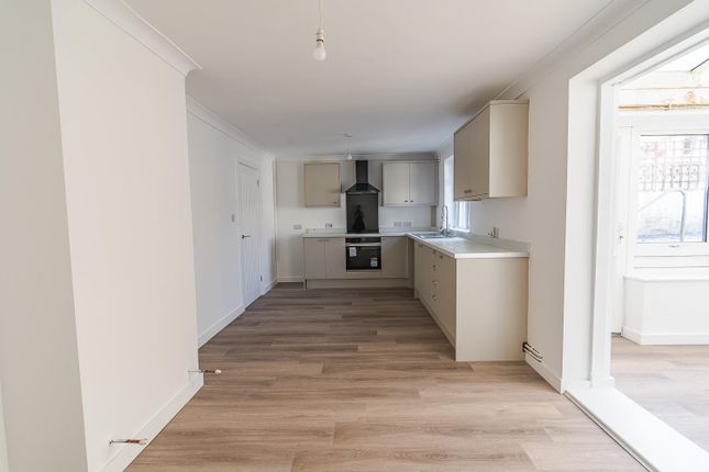 319, Gladstone Road, Barry photo 5