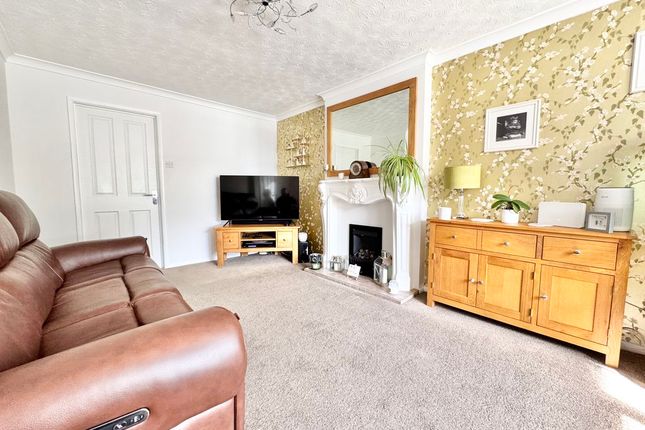 2, Floret Close, Coalville photo 3