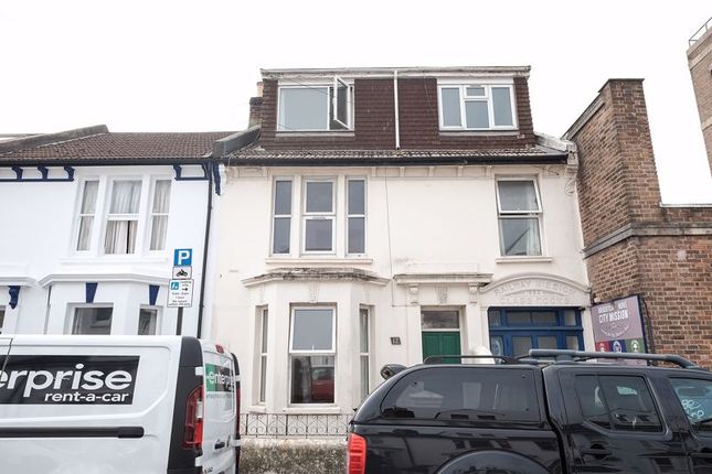 Terraced house to rent in Stanley Road, Brighton