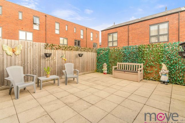 4 Friars Orchard, Gloucester photo 3